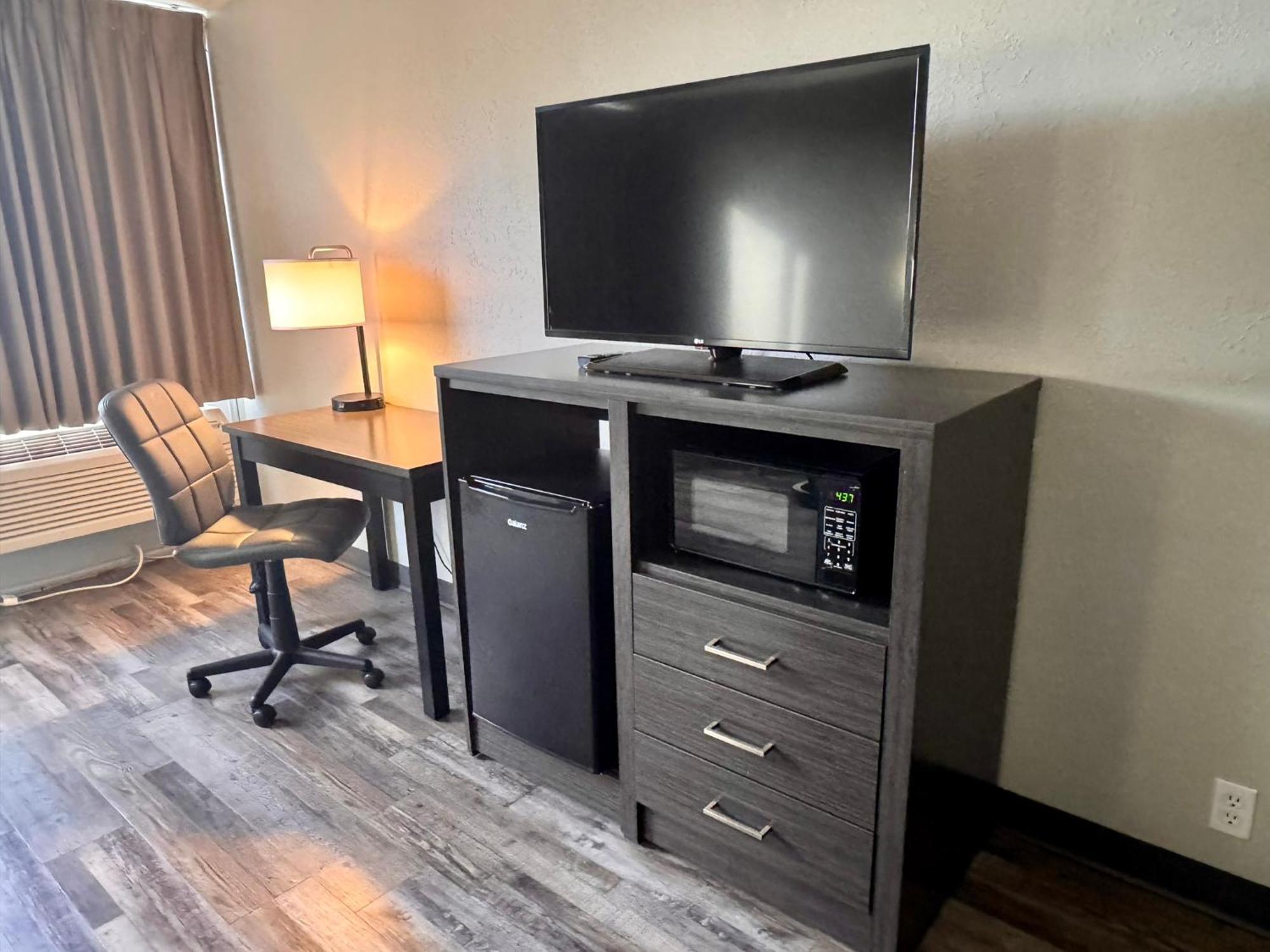 Super 8 By Wyndham Great Falls City Center Exterior photo